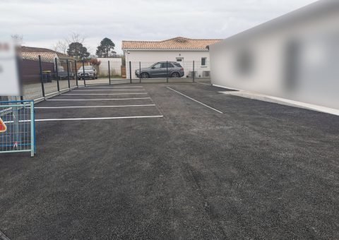 Parking enrobé cabinet 300 m² — Léognan